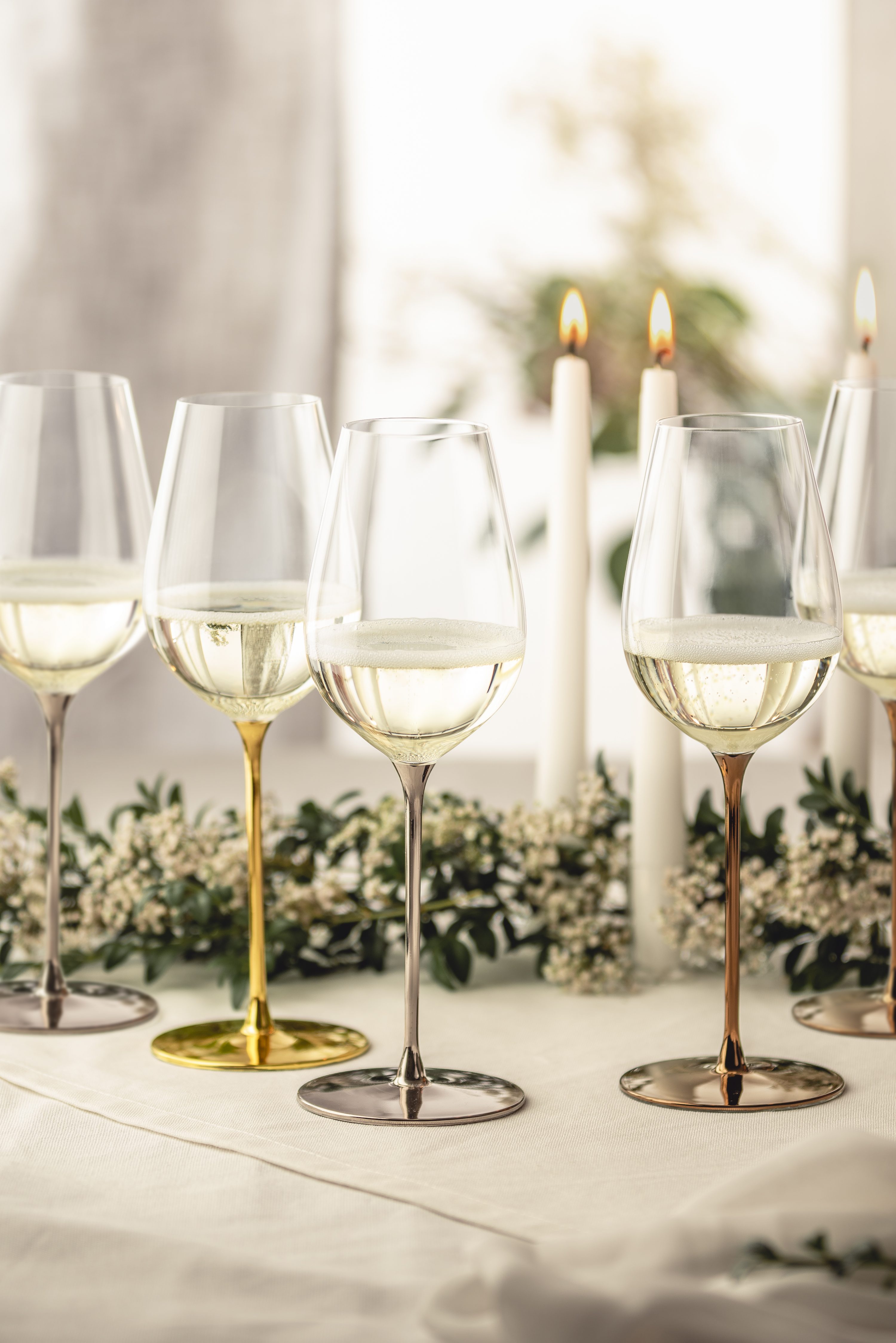 Set aus 2 ESSENCA SENSISPLUS Weingläsern · Edelmetall